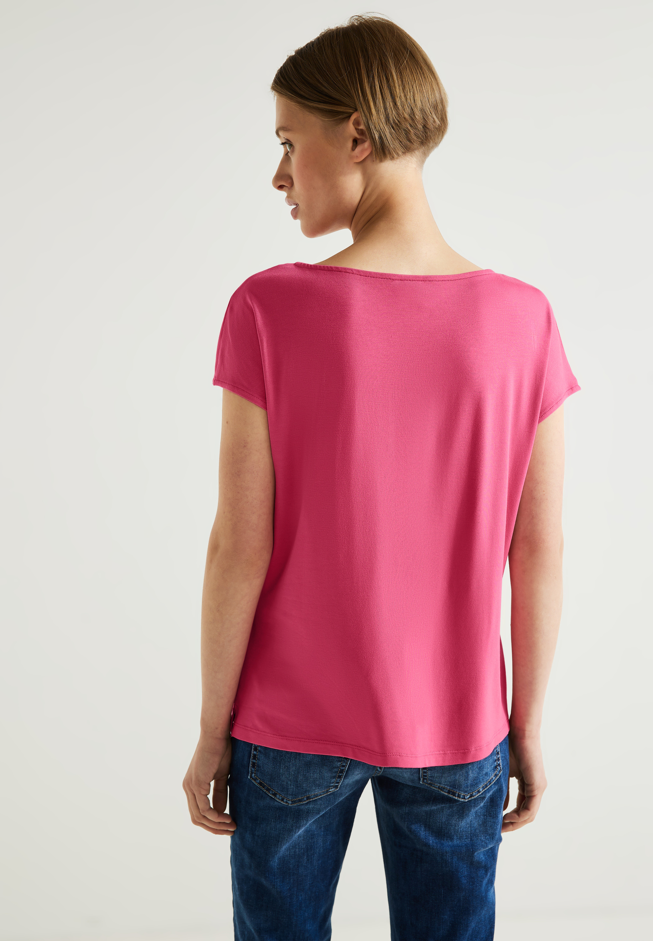 Materialmixshirt mit Cut-Out